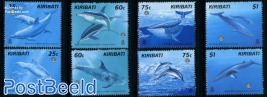 Whales 8v
